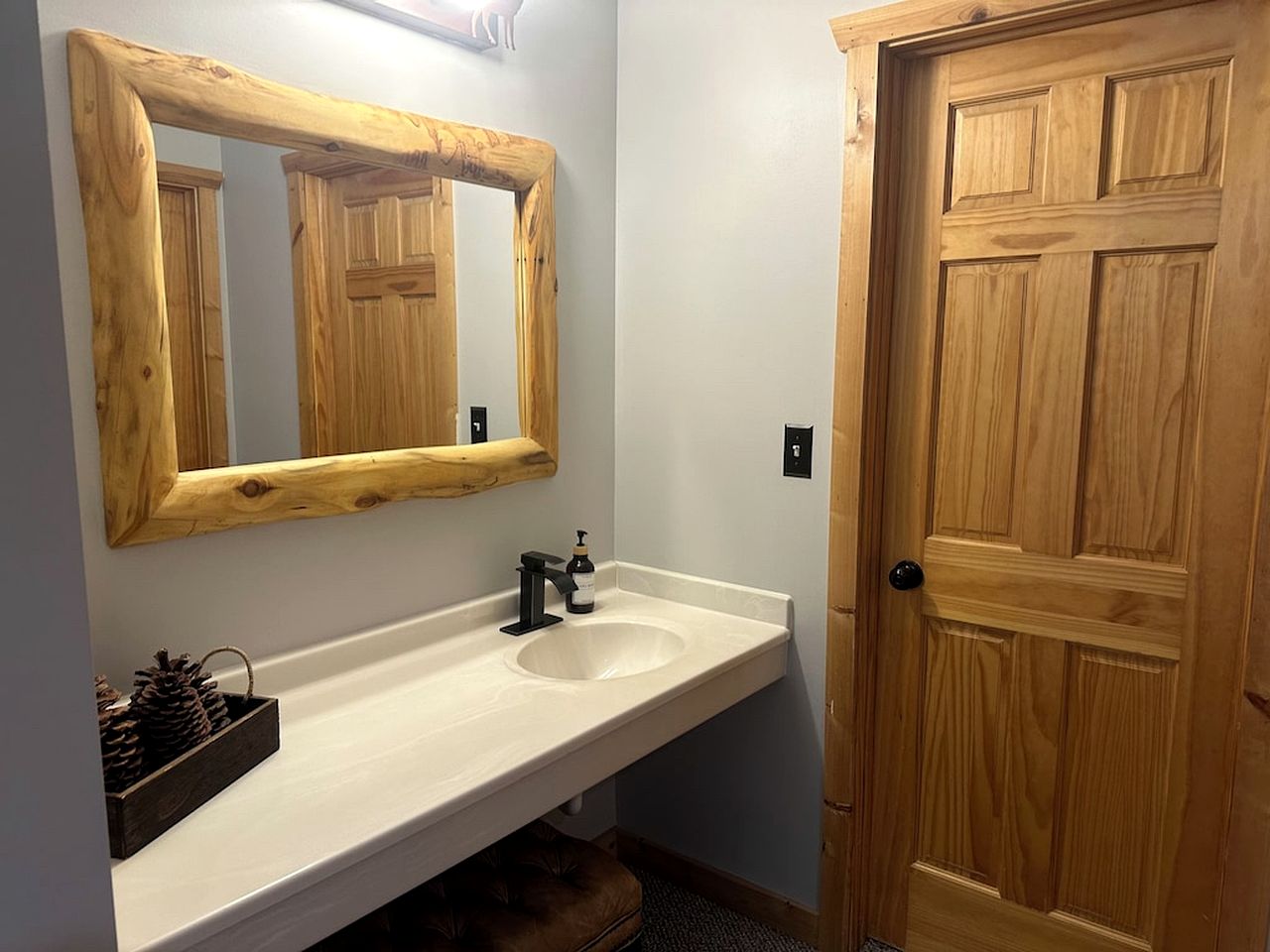 Spacious Luxury Villa Retreat with Jetted Tub, Fireplaces, Balconies, and Smart TV in North Utica, Illinois