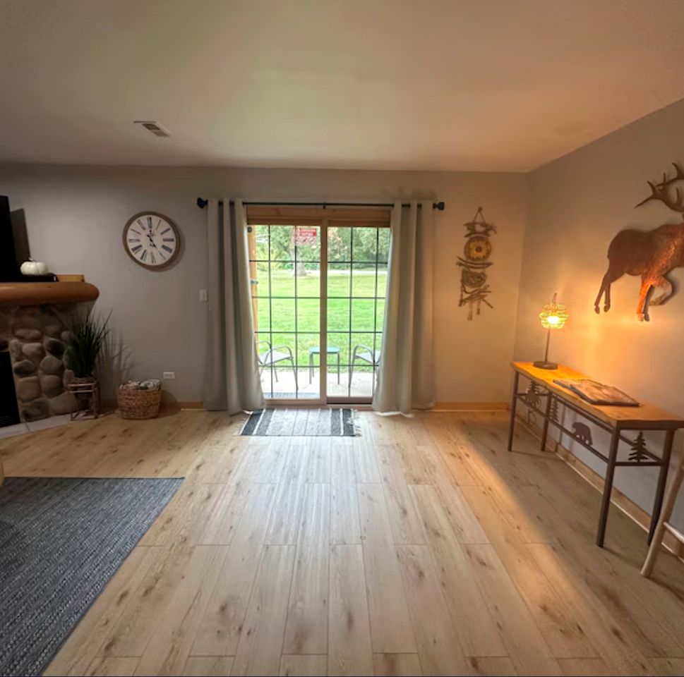 Spacious Luxury Villa Retreat with Jetted Tub, Fireplaces, Balconies, and Smart TV in North Utica, Illinois