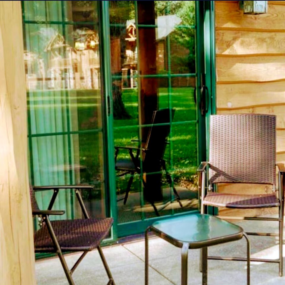 Spacious Luxury Villa Retreat with Jetted Tub, Fireplaces, Balconies, and Smart TV in North Utica, Illinois