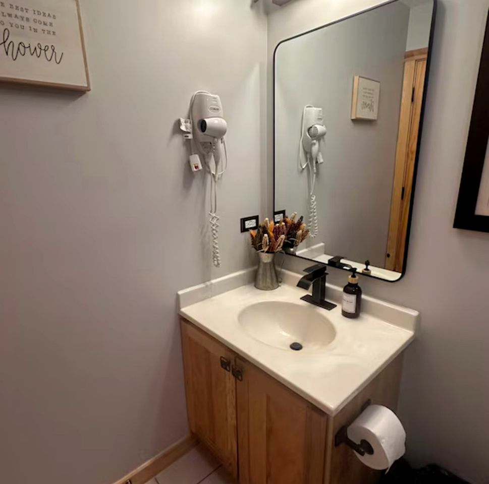 Spacious Luxury Villa Retreat with Jetted Tub, Fireplaces, Balconies, and Smart TV in North Utica, Illinois