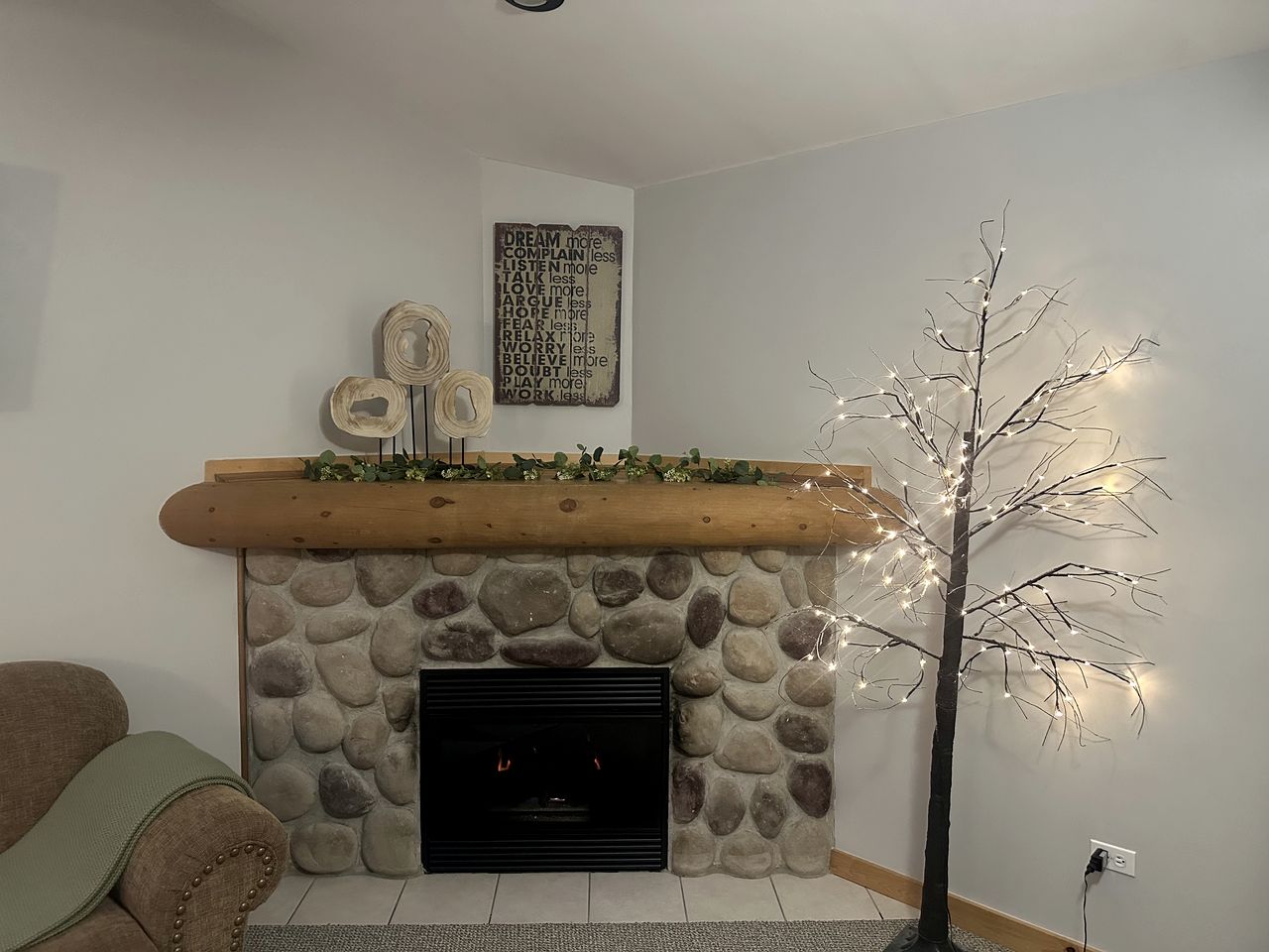 Spacious Luxury Villa Retreat with Jetted Tub, Fireplaces, Balconies, and Smart TV in North Utica, Illinois