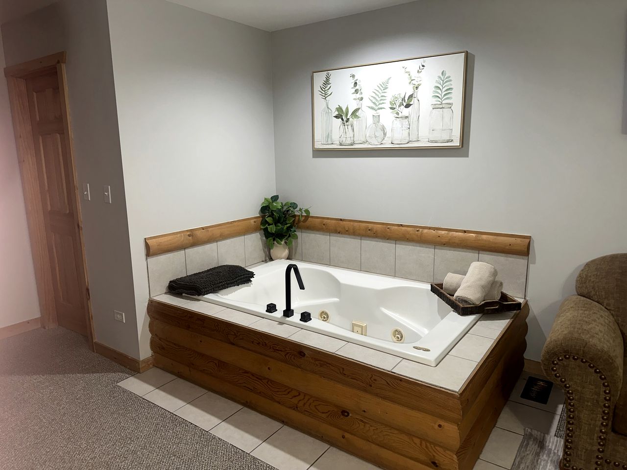 Spacious Luxury Villa Retreat with Jetted Tub, Fireplaces, Balconies, and Smart TV in North Utica, Illinois