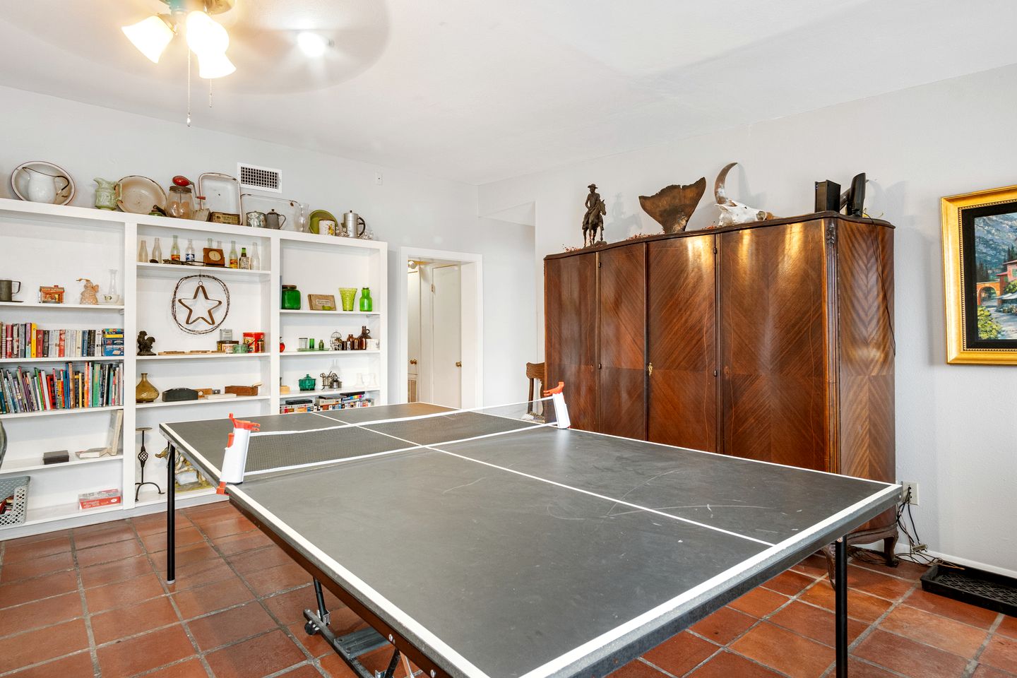 Riverbank Escape for Families and Friends with Ping Pong, Mrs. Pac-Man, and Cozy Den in Kerrville, Texas