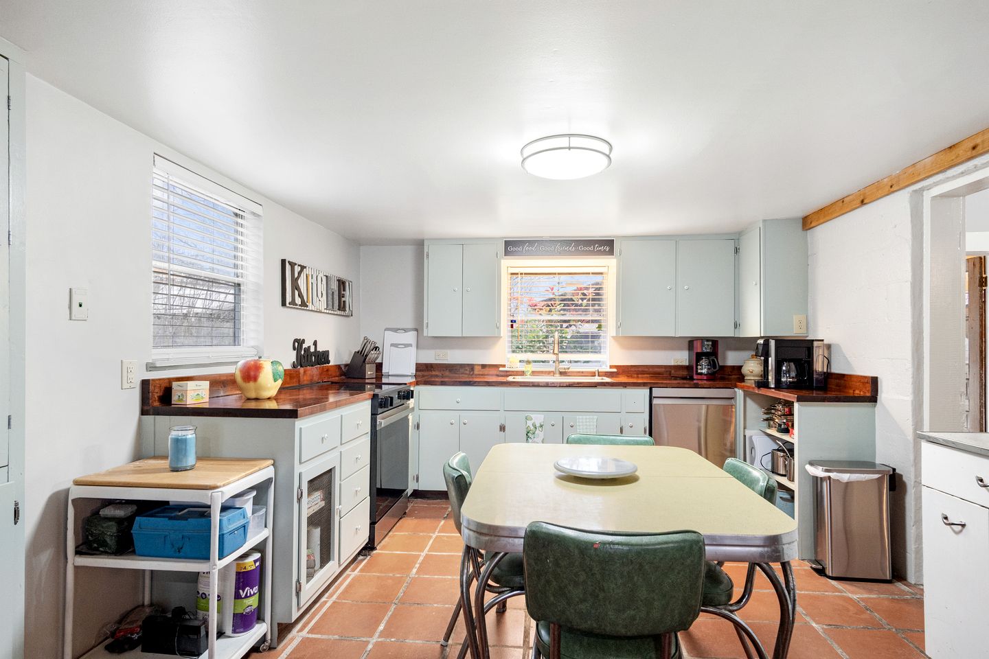 Riverbank Escape for Families and Friends with Ping Pong, Mrs. Pac-Man, and Cozy Den in Kerrville, Texas