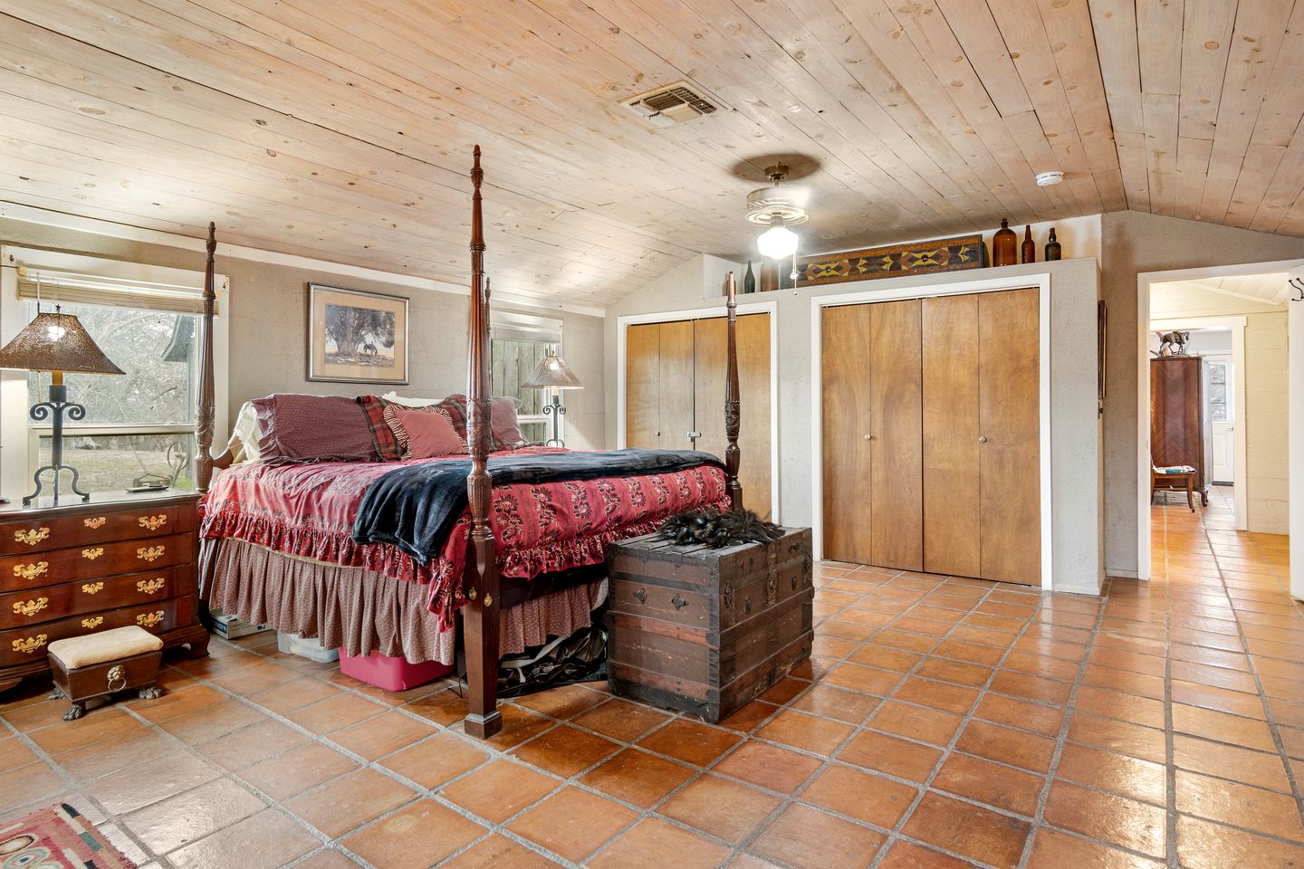 Riverbank Escape for Families and Friends with Ping Pong, Mrs. Pac-Man, and Cozy Den in Kerrville, Texas