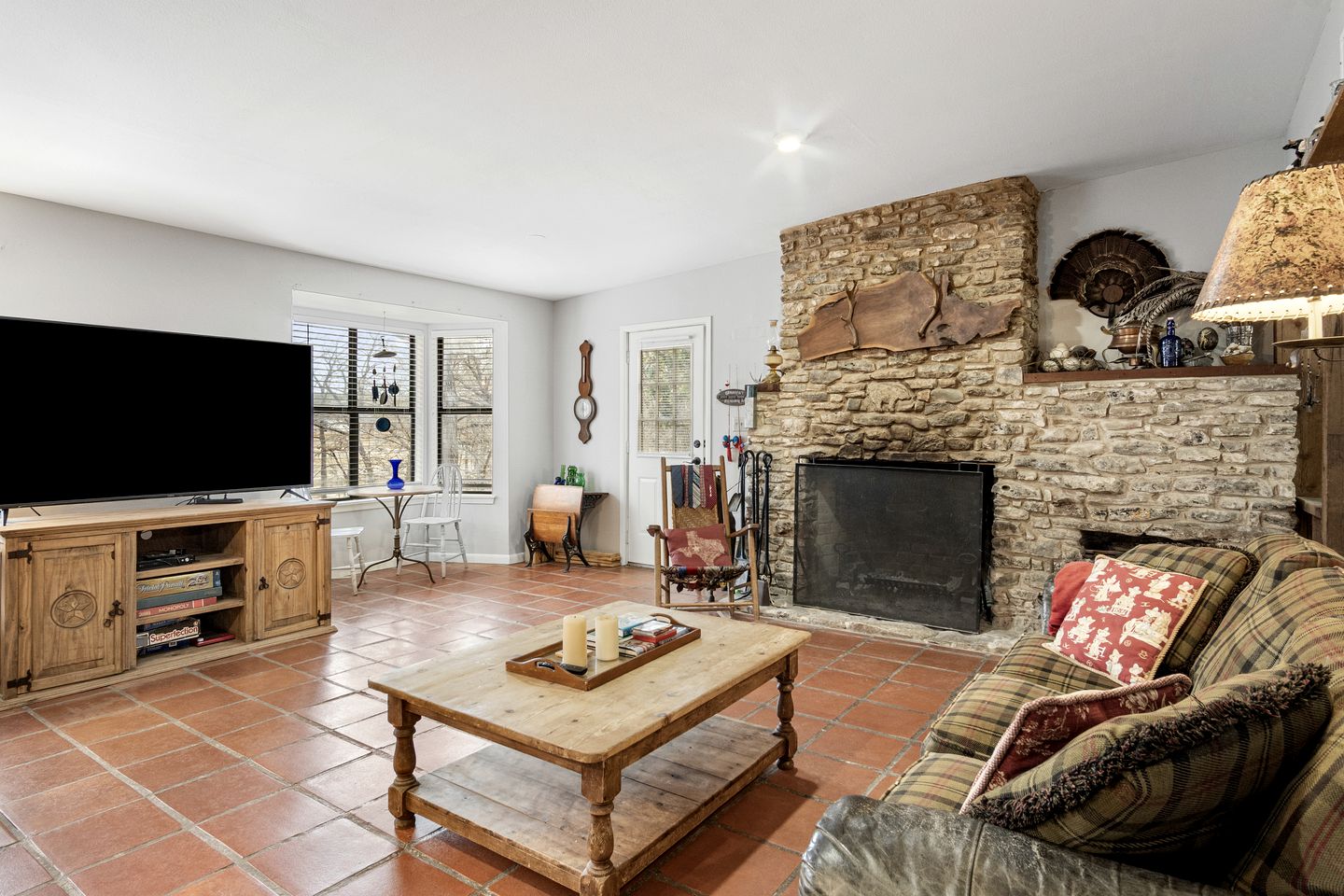 Riverbank Escape for Families and Friends with Ping Pong, Mrs. Pac-Man, and Cozy Den in Kerrville, Texas