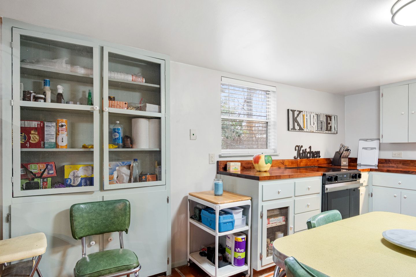 Riverbank Escape for Families and Friends with Ping Pong, Mrs. Pac-Man, and Cozy Den in Kerrville, Texas