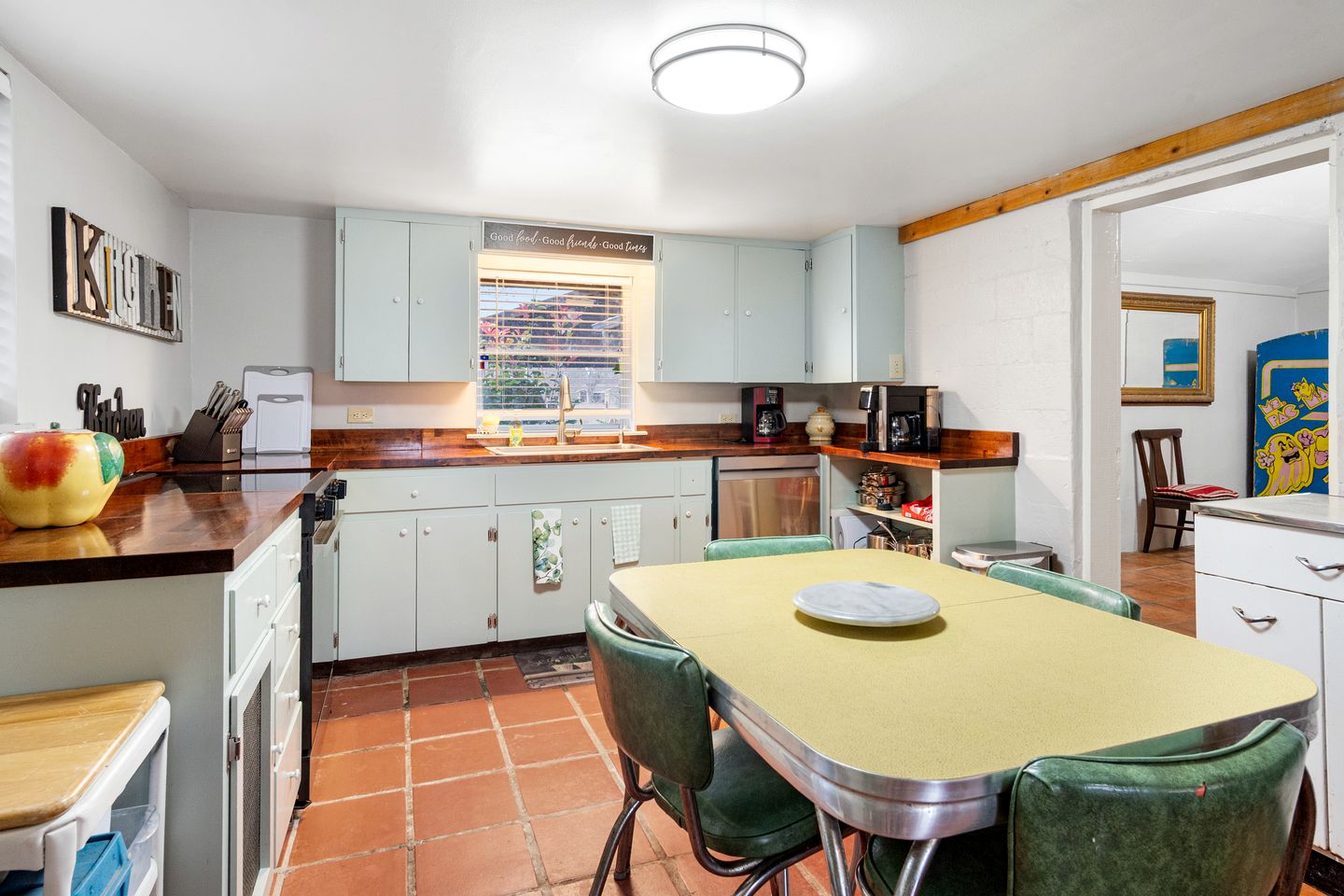 Riverbank Escape for Families and Friends with Ping Pong, Mrs. Pac-Man, and Cozy Den in Kerrville, Texas