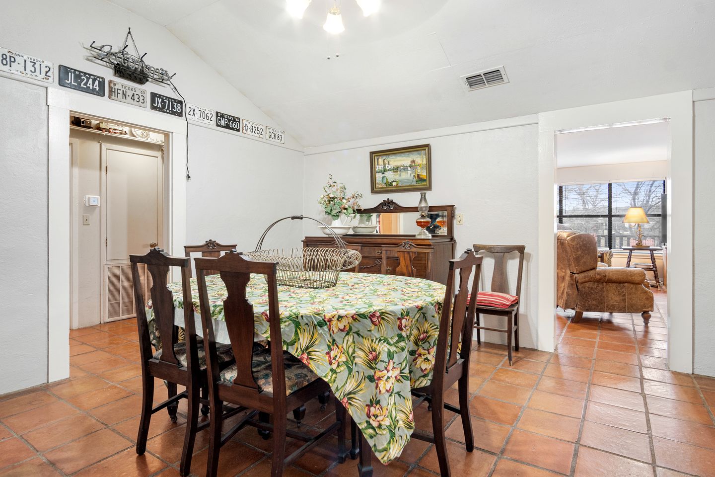 Riverbank Escape for Families and Friends with Ping Pong, Mrs. Pac-Man, and Cozy Den in Kerrville, Texas