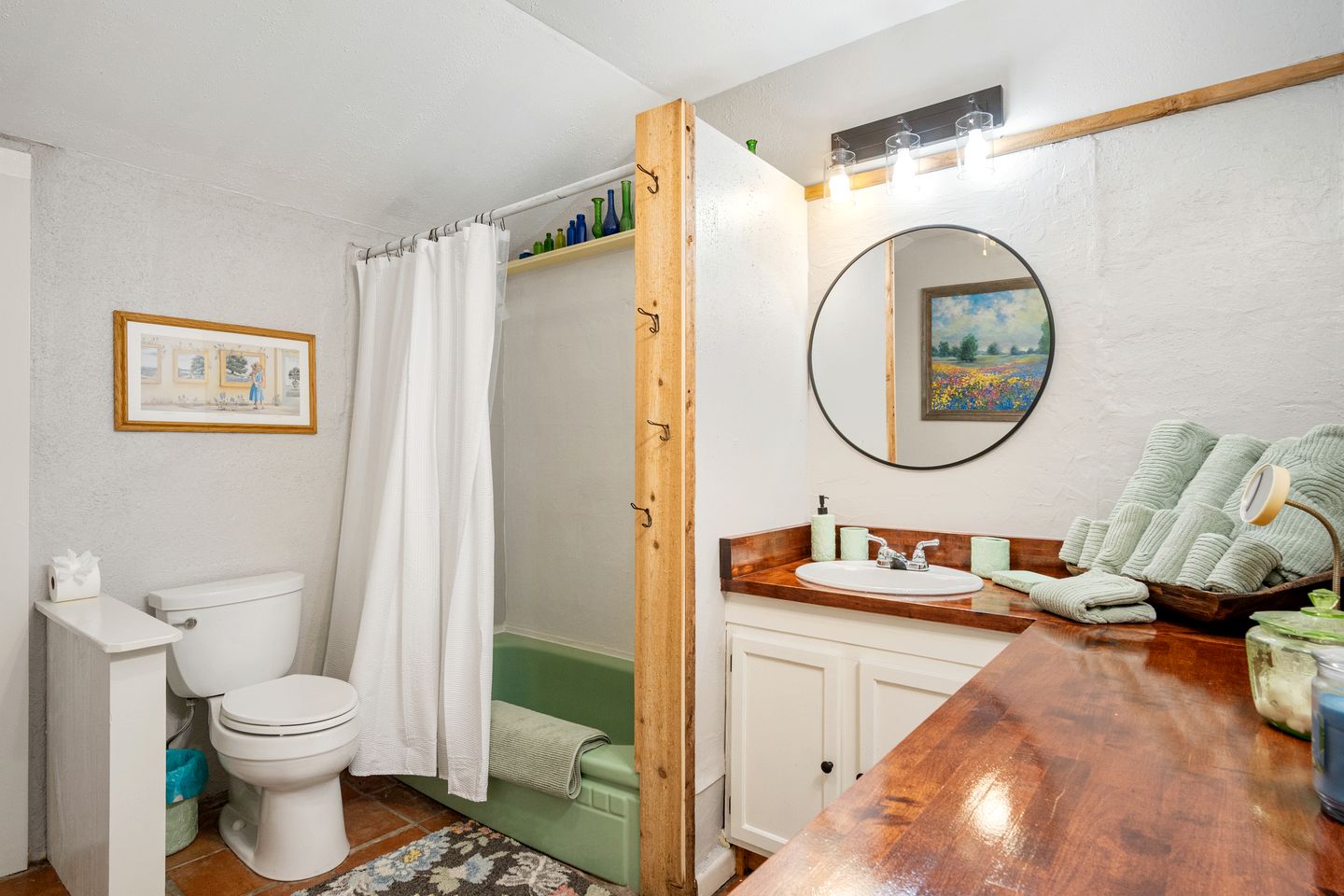 Riverbank Escape for Families and Friends with Ping Pong, Mrs. Pac-Man, and Cozy Den in Kerrville, Texas