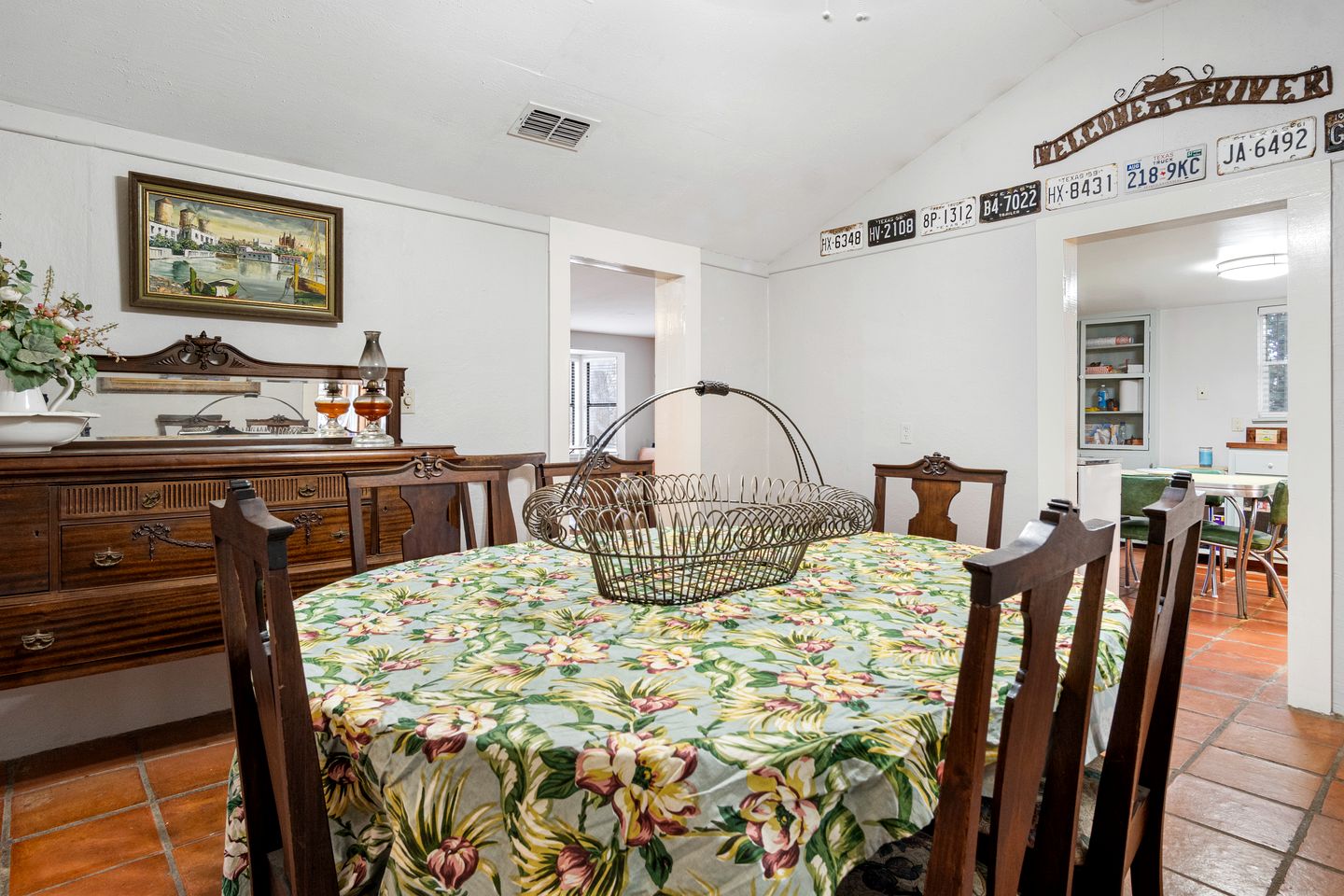 Riverbank Escape for Families and Friends with Ping Pong, Mrs. Pac-Man, and Cozy Den in Kerrville, Texas