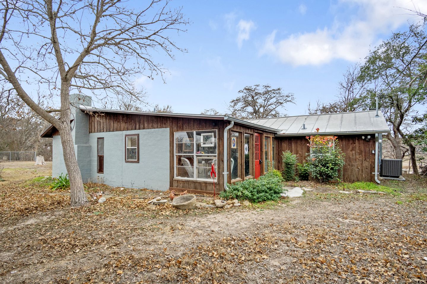 Riverbank Escape for Families and Friends with Ping Pong, Mrs. Pac-Man, and Cozy Den in Kerrville, Texas