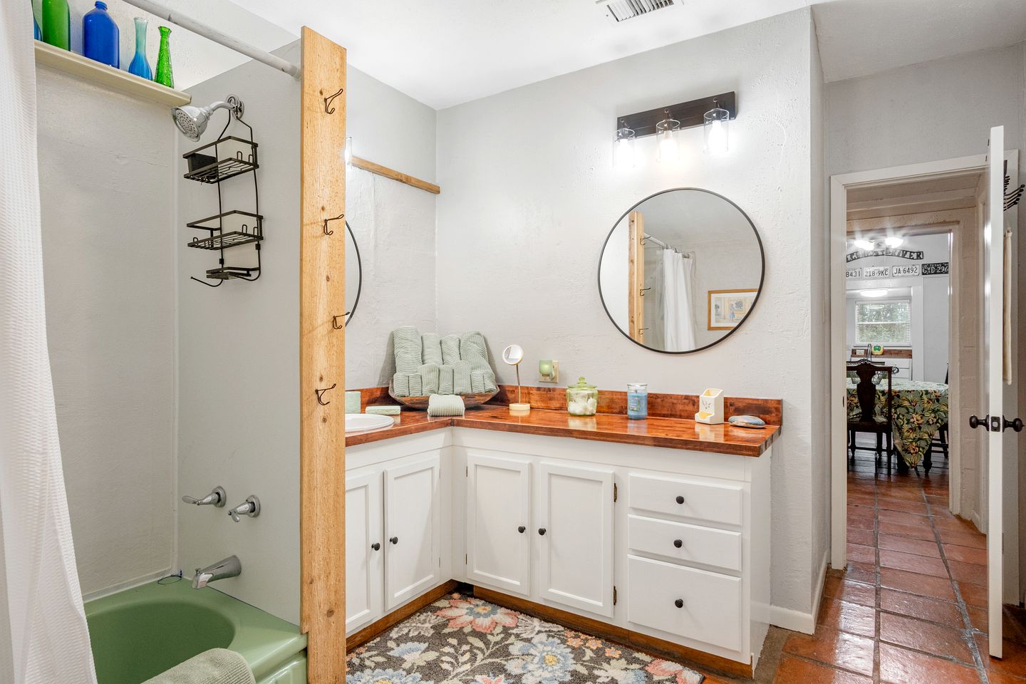 Riverbank Escape for Families and Friends with Ping Pong, Mrs. Pac-Man, and Cozy Den in Kerrville, Texas