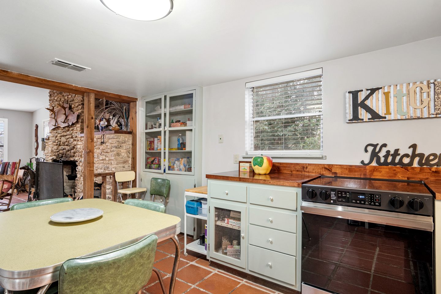 Riverbank Escape for Families and Friends with Ping Pong, Mrs. Pac-Man, and Cozy Den in Kerrville, Texas