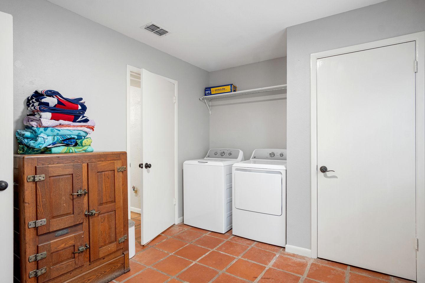 Riverbank Escape for Families and Friends with Ping Pong, Mrs. Pac-Man, and Cozy Den in Kerrville, Texas