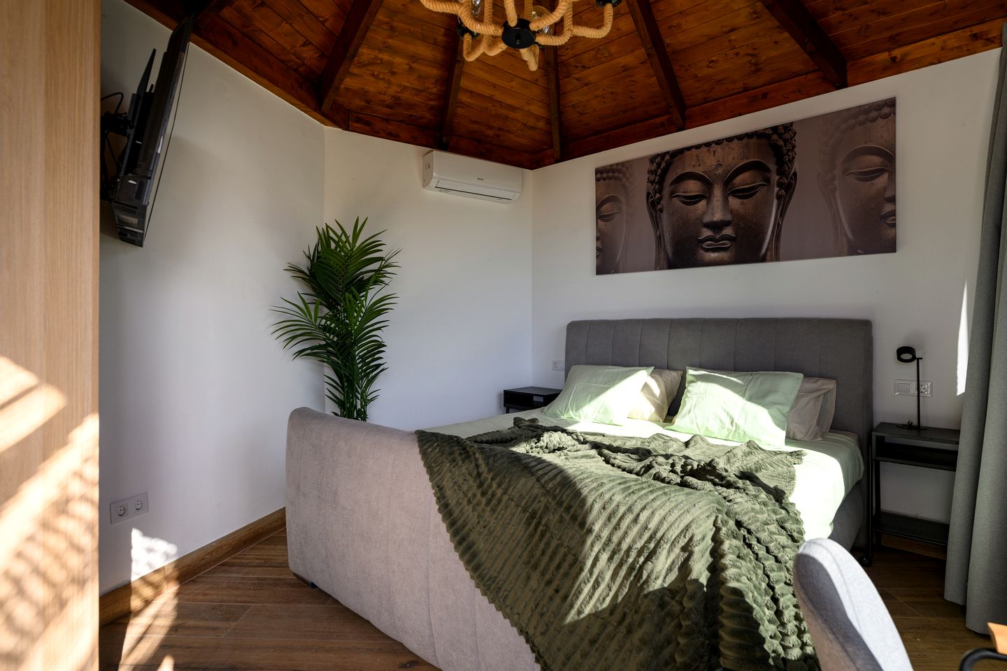 Incredible Villa with Private Pool and Gorgeous Views for a Peaceful Escape in Gran Canaria, Spain