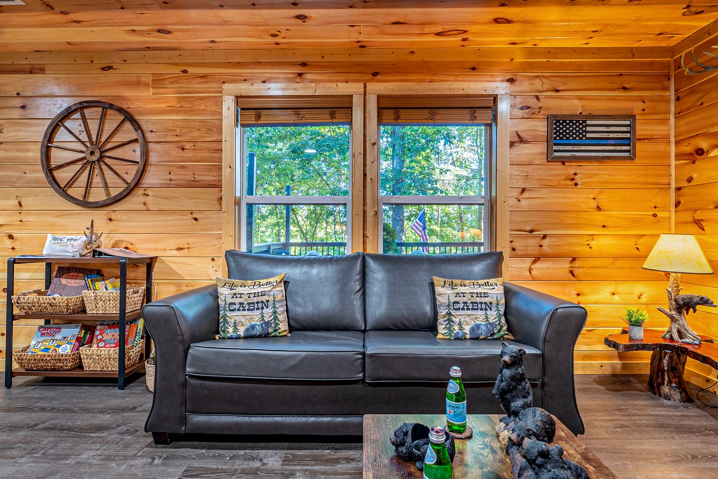 Cozy Mountain Cabin Retreat with Hot Tub, Fire Pit, and Game Room for Relaxing Getaways in Sevierville, Tennessee