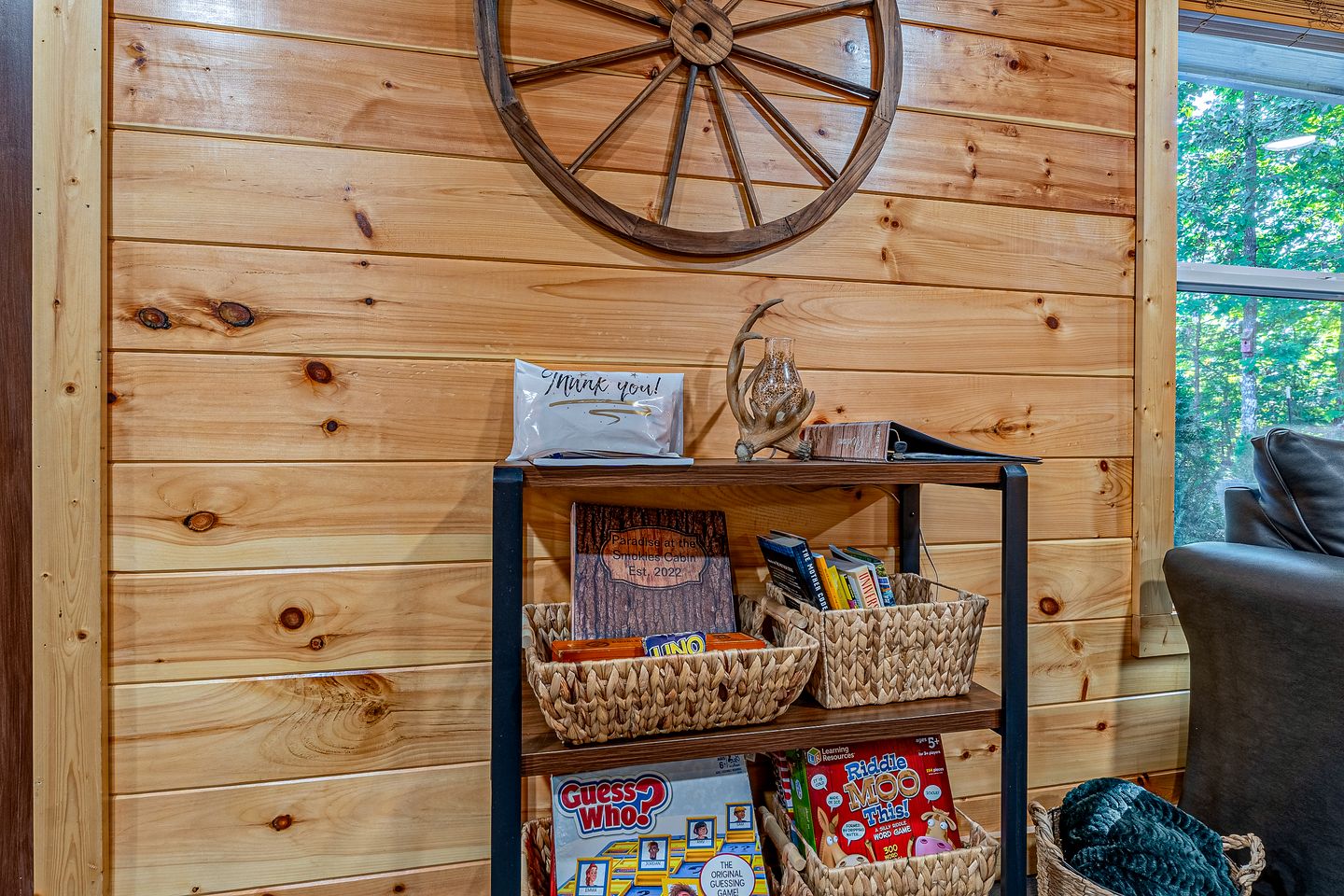 Cozy Mountain Cabin Retreat with Hot Tub, Fire Pit, and Game Room for Relaxing Getaways in Sevierville, Tennessee