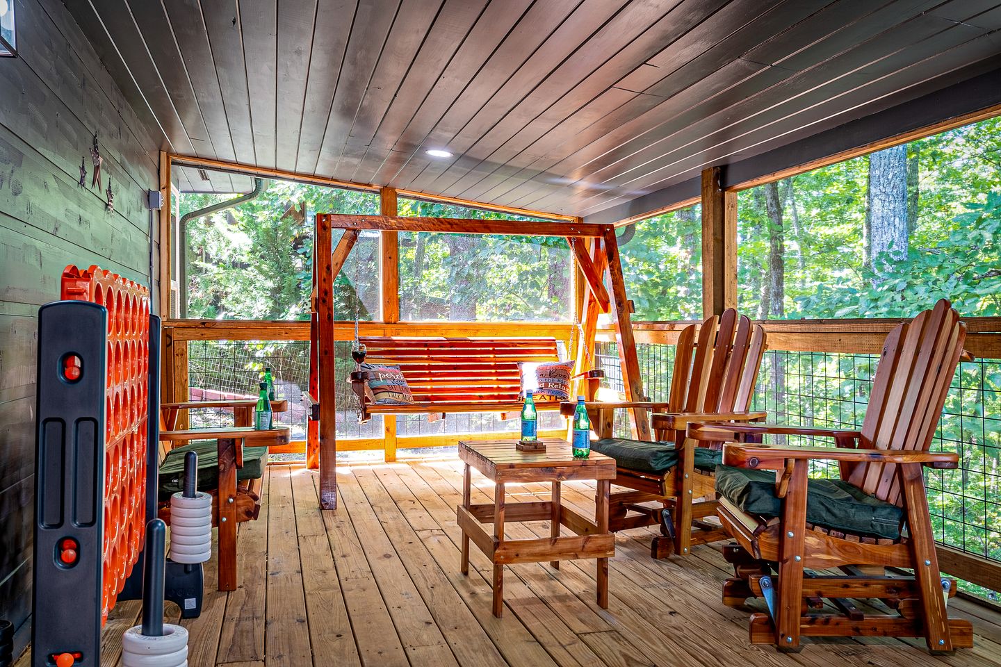 Cozy Mountain Cabin Retreat with Hot Tub, Fire Pit, and Game Room for Relaxing Getaways in Sevierville, Tennessee