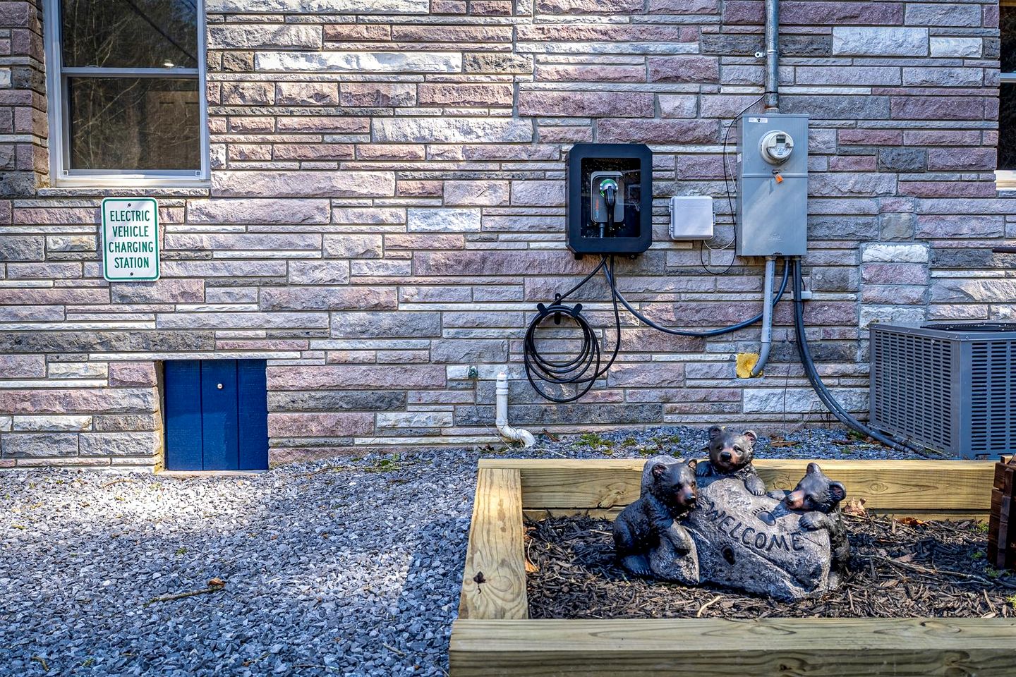 Smoky Mountain Cabin Retreat with Hot Tub, Game Room, Mini Golf & Creek Views in Pigeon Forge, Tennessee