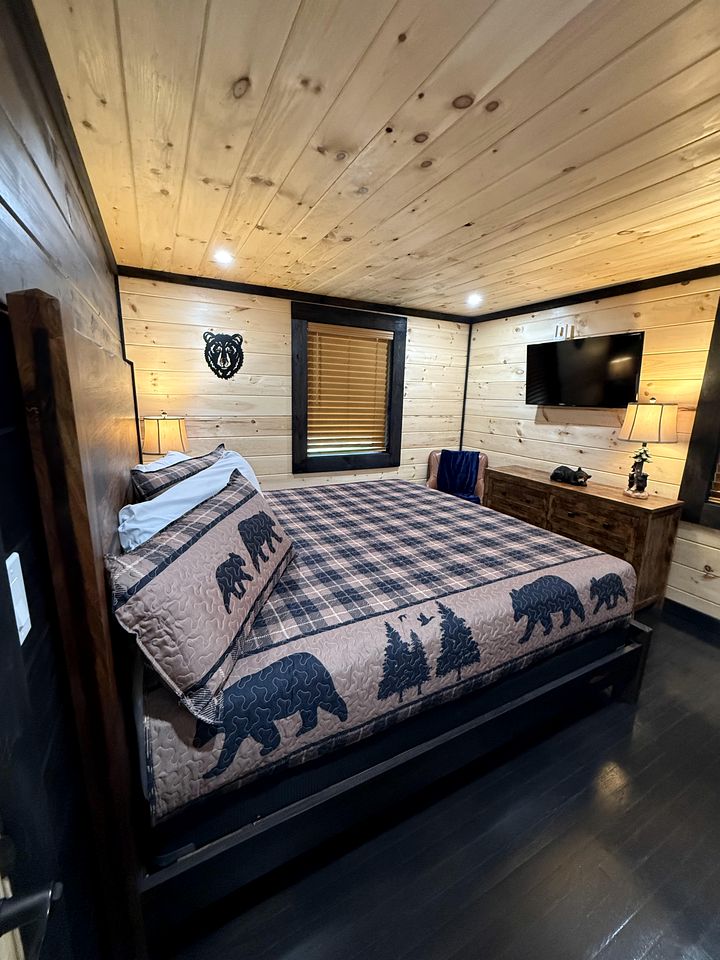 Smoky Mountain Cabin Retreat with Hot Tub, Game Room, Mini Golf & Creek Views in Pigeon Forge, Tennessee