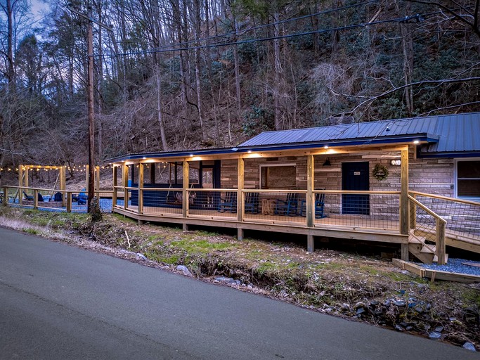 Smoky Mountain Cabin Retreat with Hot Tub, Game Room, Mini Golf & Creek Views in Pigeon Forge, Tennessee