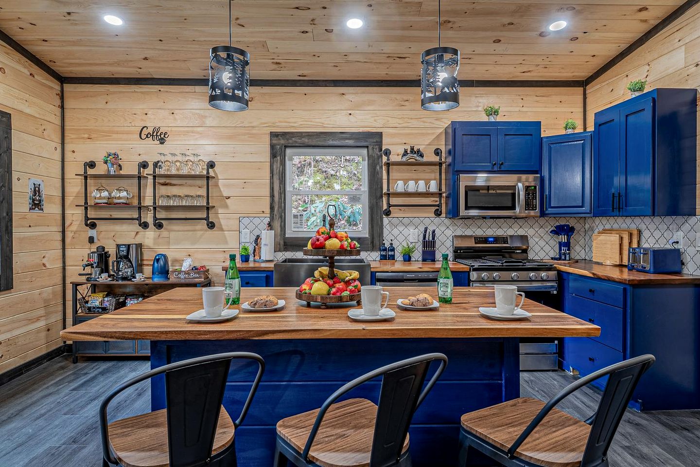 Smoky Mountain Cabin Retreat with Hot Tub, Game Room, Mini Golf & Creek Views in Pigeon Forge, Tennessee