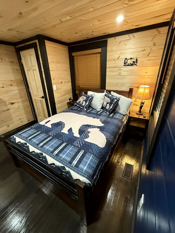 Smoky Mountain Cabin Retreat with Hot Tub, Game Room, Mini Golf & Creek Views in Pigeon Forge, Tennessee