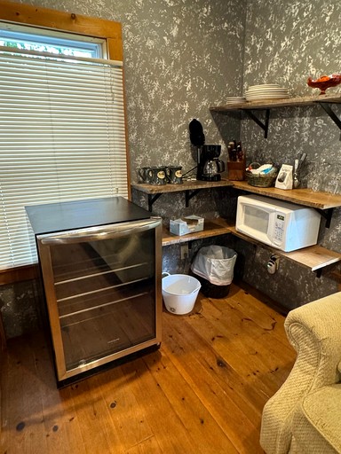 Pet Friendly Glamping Cabin in Wisconsin to Enjoy Nature near Wisconsin Dells | Tiny Houses (Sparta, Wisconsin, United States of America)