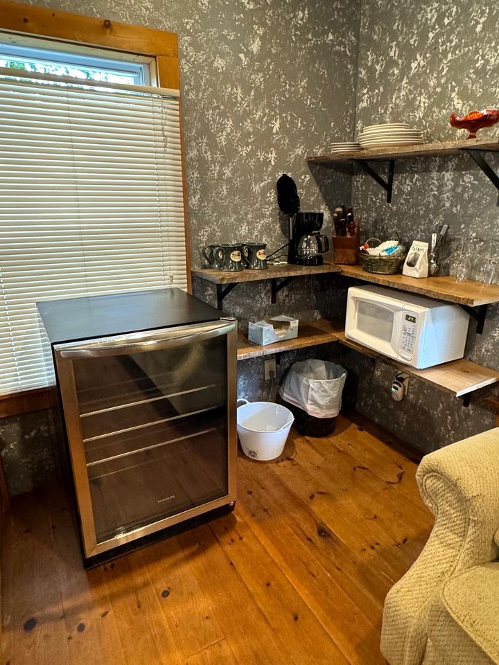 Pet Friendly Glamping Cabin in Wisconsin to Enjoy Nature near Wisconsin Dells