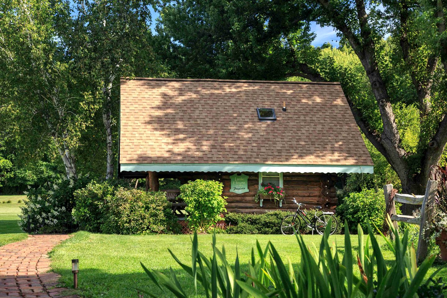 Cozy Log Cabin for a Romantic Getaway near Sparta, Wisconsin