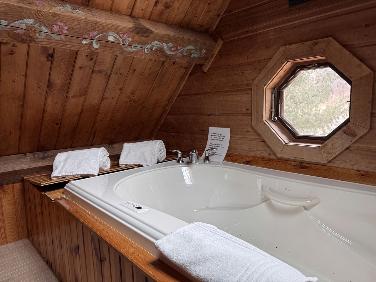 Cozy Log Cabin for a Romantic Getaway near Sparta, Wisconsin