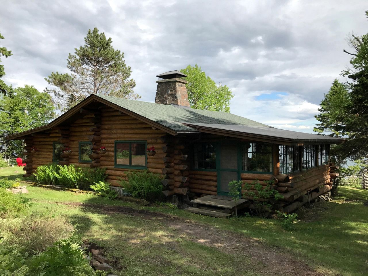 Gorgeous Log Cabin by Lake Superior for a Peaceful Escape in Nature in Lutsen, Minnesota