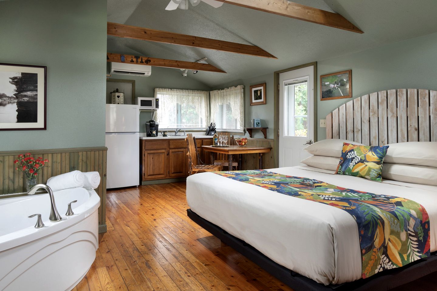 Cute Cottage for a Relaxing Getaway near Sparta, Wisconsin