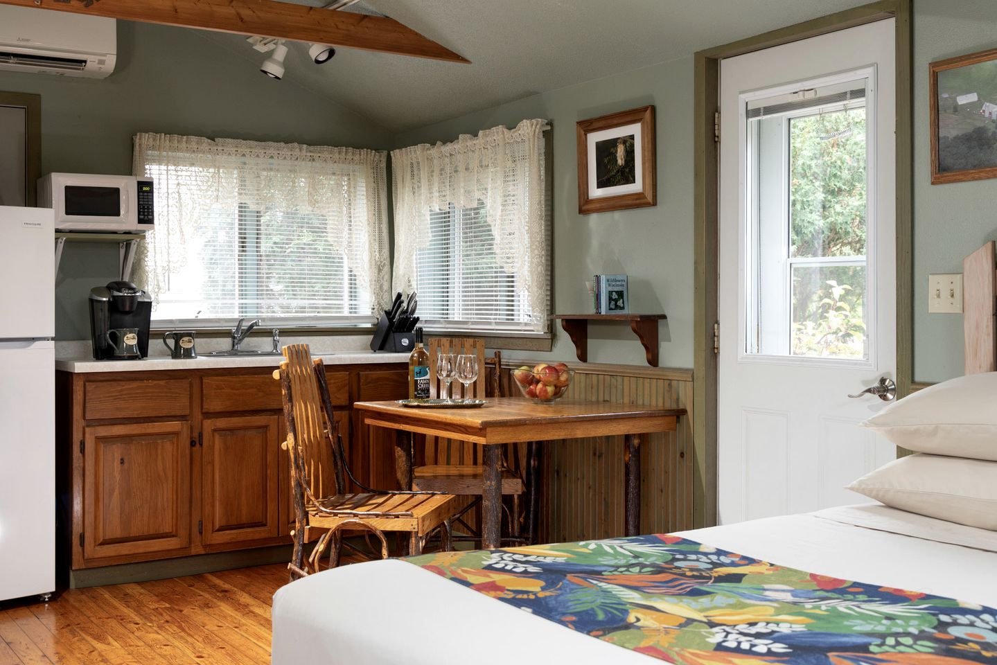 Cute Cottage for a Relaxing Getaway near Sparta, Wisconsin