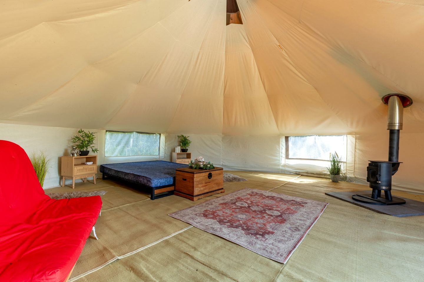 Bell Tent with Woodland Views & Wood-Fired Hot Tub in England, United Kingdom