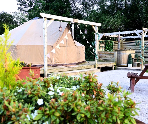 Bell Tent with Woodland Views & Wood-Fired Hot Tub in England, United Kingdom