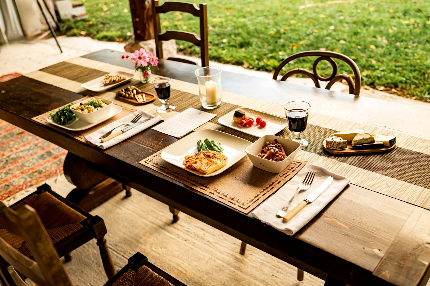 Luxury Bohemian Yurt Retreat with Valley Views & Stargazing Roof Window in Penne d'Agenais, France