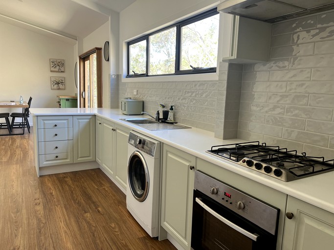 Cabins (Australia, --, South Australia)