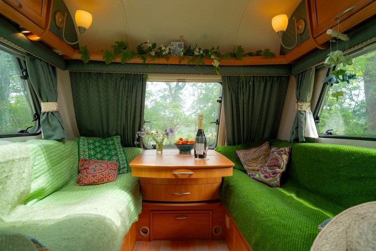 Romantic Caravan Getaway with Panoramic View in Penne d'Agenais, France