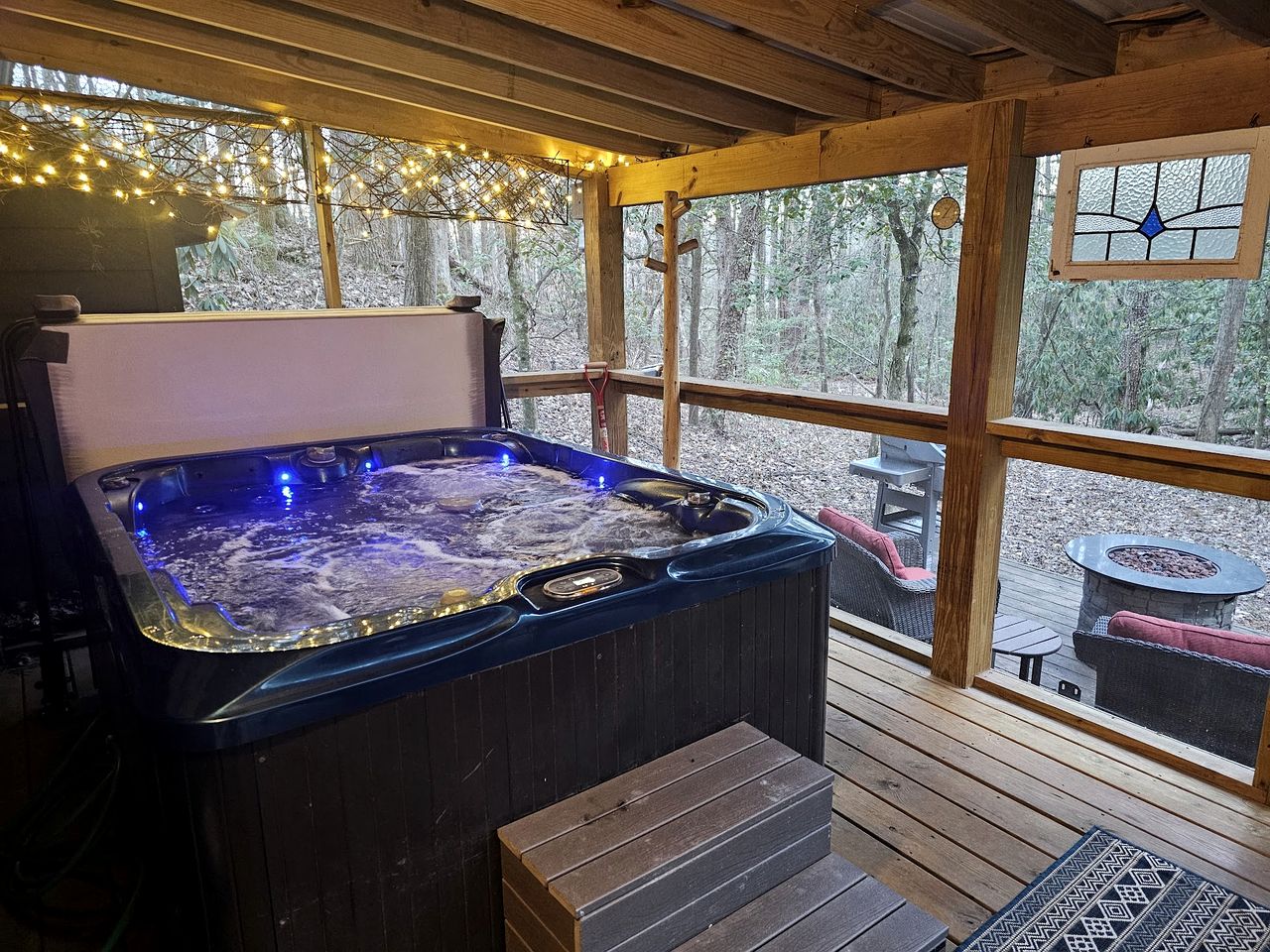 Romantic Creekside Cabin Retreat with Hot Tub, Fire Pit and Peaceful Forest Views in Sautee Nacoochee, Georgia
