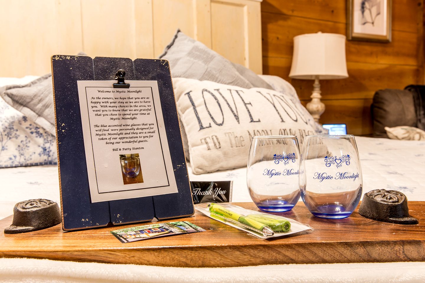 Romantic Creekside Cabin Retreat with Hot Tub, Fire Pit and Peaceful Forest Views in Sautee Nacoochee, Georgia