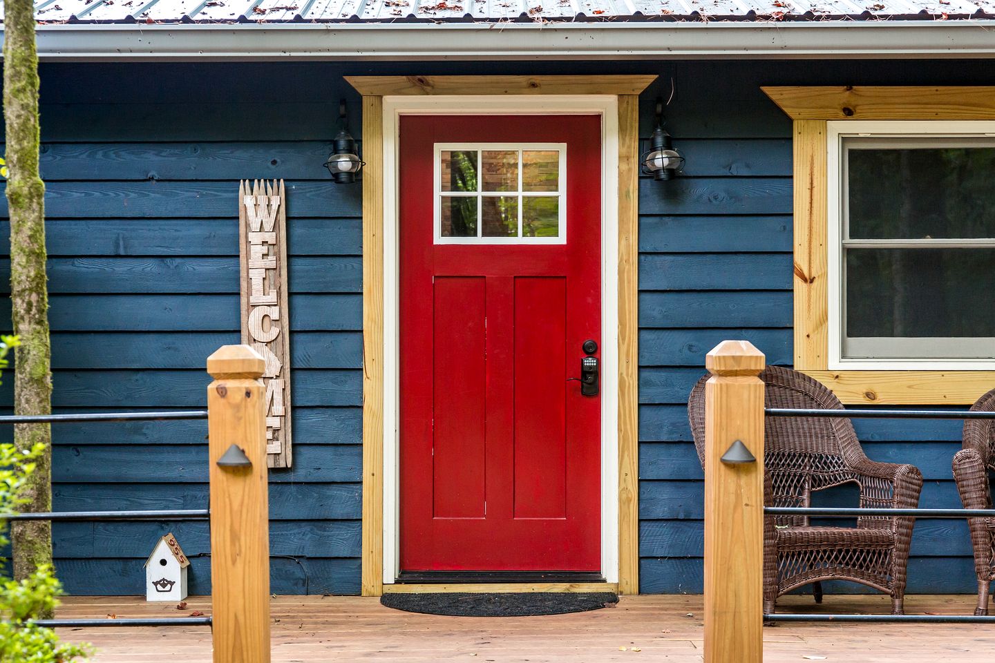 Romantic Creekside Cabin Retreat with Hot Tub, Fire Pit and Peaceful Forest Views in Sautee Nacoochee, Georgia