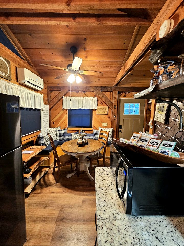 Romantic Creekside Cabin Retreat with Hot Tub, Fire Pit and Peaceful Forest Views in Sautee Nacoochee, Georgia