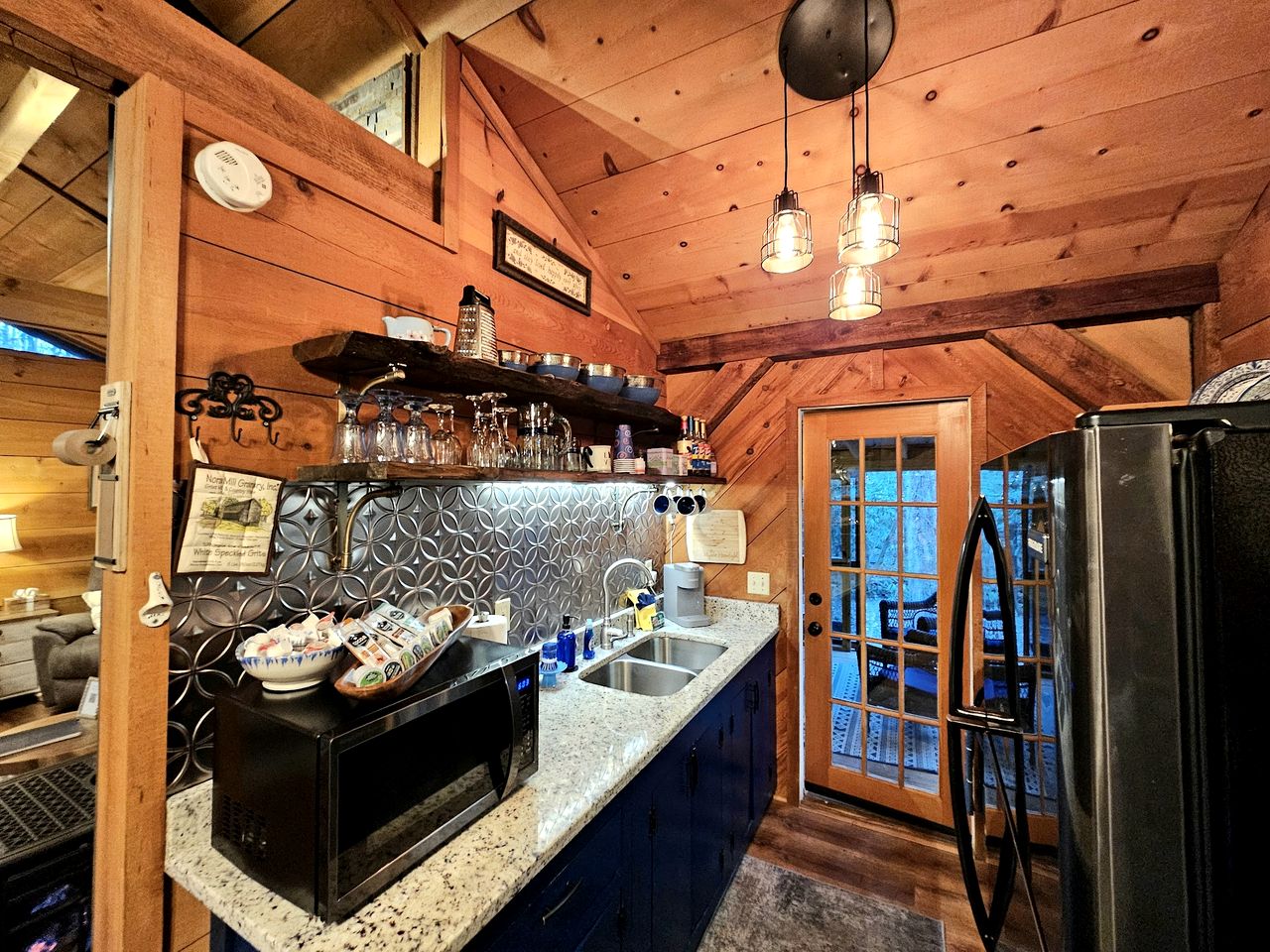 Romantic Creekside Cabin Retreat with Hot Tub, Fire Pit and Peaceful Forest Views in Sautee Nacoochee, Georgia