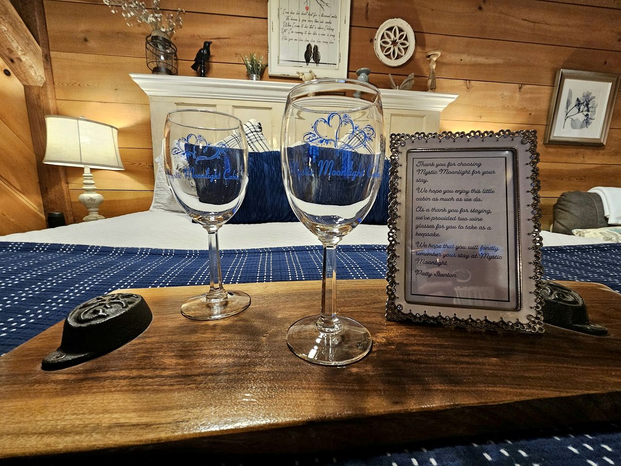 Romantic Creekside Cabin Retreat with Hot Tub, Fire Pit and Peaceful Forest Views in Sautee Nacoochee, Georgia