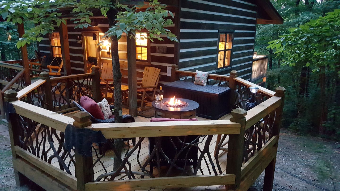 Peaceful Mountain Cabin with Mt Yonah Views with Fire Pit and Outdoor Dining in Sautee Nacoochee, Georgia