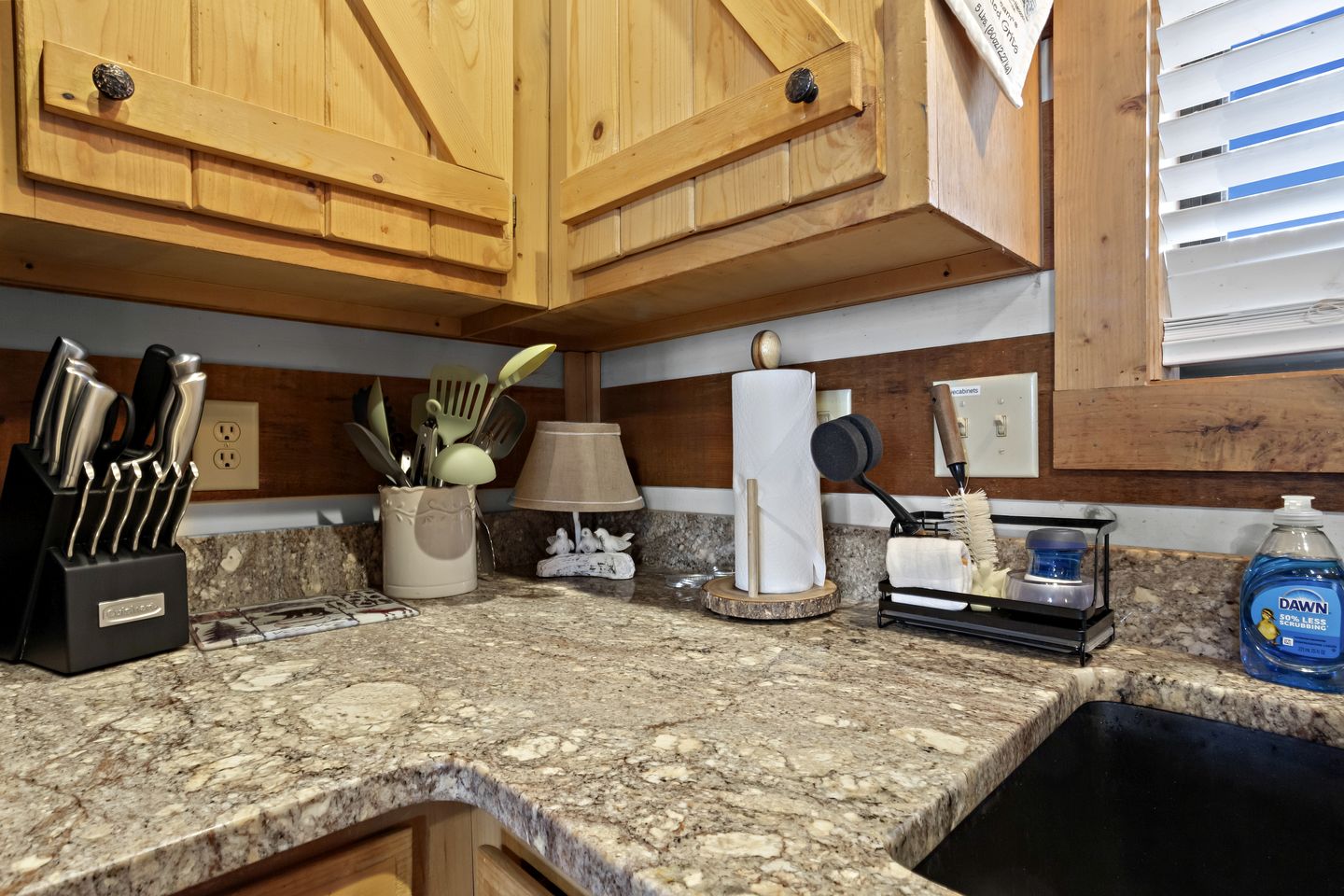 Peaceful Mountain Cabin with Mt Yonah Views with Fire Pit and Outdoor Dining in Sautee Nacoochee, Georgia