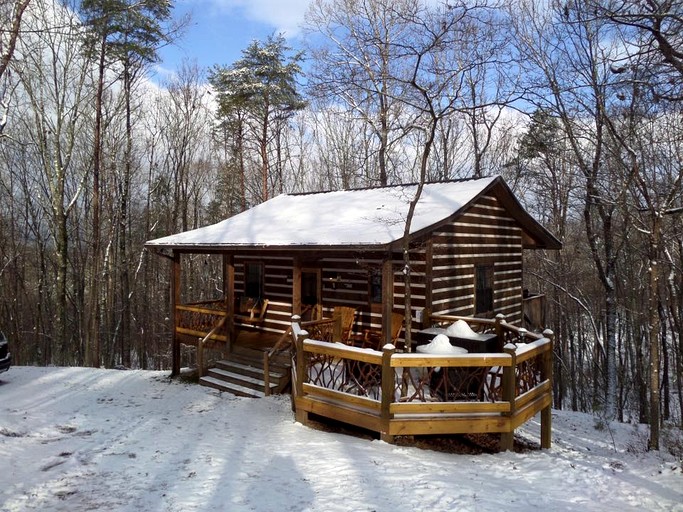 Peaceful Mountain Cabin with Mt Yonah Views with Fire Pit and Outdoor Dining in Sautee Nacoochee, Georgia