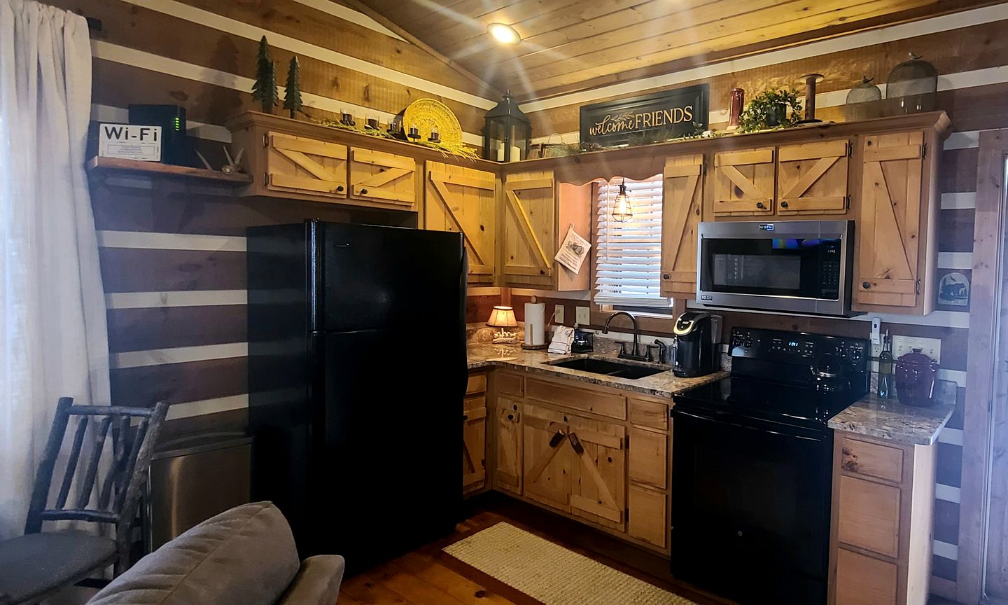 Peaceful Mountain Cabin with Mt Yonah Views with Fire Pit and Outdoor Dining in Sautee Nacoochee, Georgia